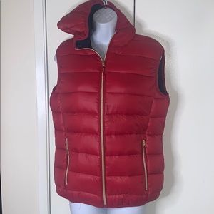 - New red puffer padded warm patrona zippered vest L
